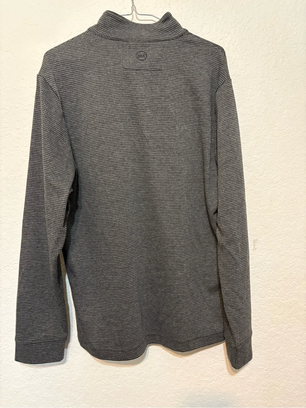 Vineyard Vines Men's Charcoal Bluffs Quarter-Zip Houndstooth Knit Sweater